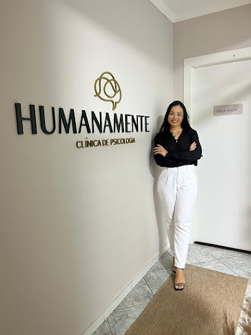 Psicóloga Evilin Tasca na Clínica Humanamente